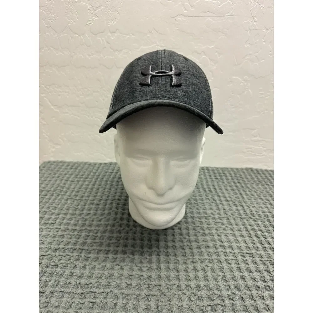 Under Armour Black Fitted Cap Classic Style Youth Small Medium‎